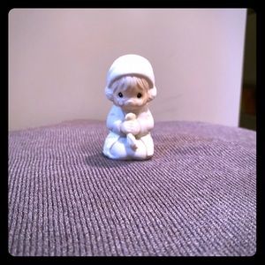 PRECIOUS MOMENTS figurine
